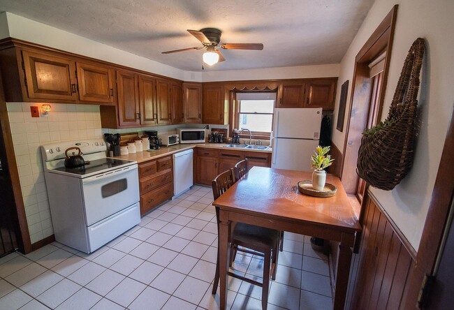 Building Photo - 81 Appleton Rd