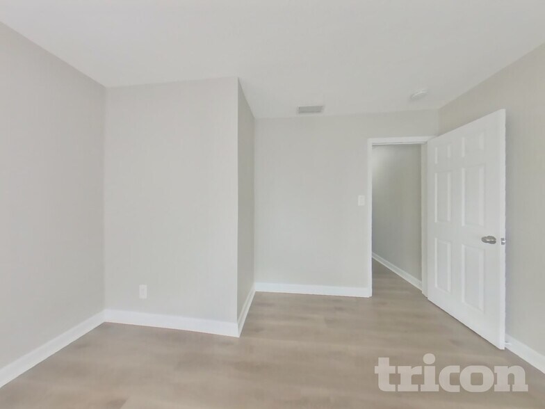 Building Photo - 5834 5th Ave S