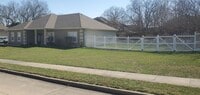 Building Photo - 3 bd, 2 ba house in SW Katy Lake Estates subdivision, fenced, w/d included, corner lot