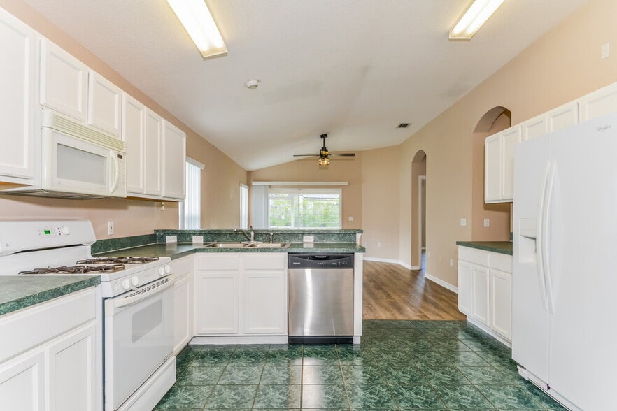 Building Photo - 12134 Winding Woods Way