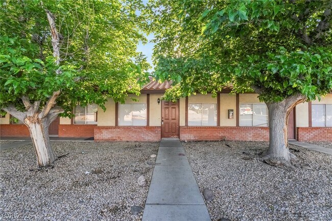 Building Photo - 1611 E Harmon Ave