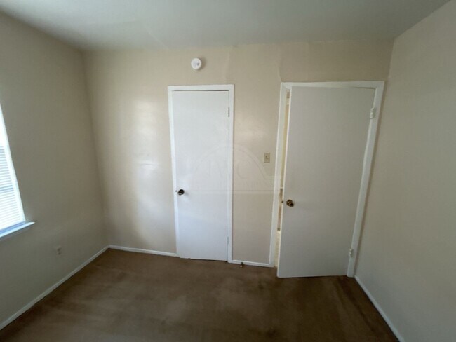 Building Photo - 1406 Bundrant Dr