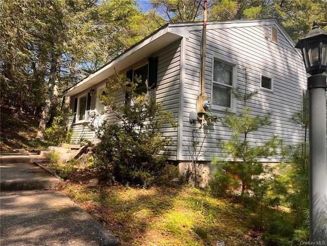 Building Photo - 61 Deer Hill Rd