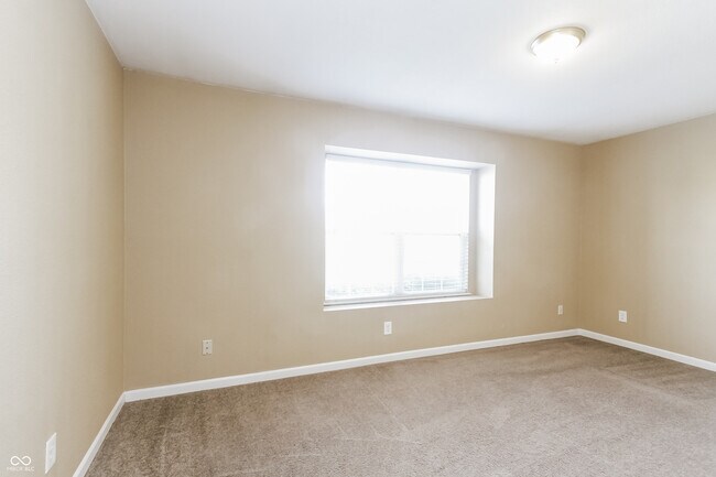 Building Photo - 2226 Leaf Dr