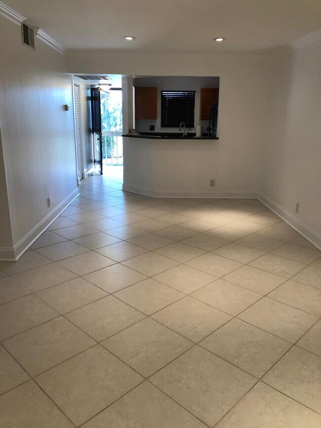Building Photo - 21911 Lake Forest Cir