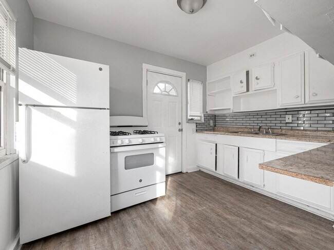 Building Photo - 396-398 South Powell Avenue