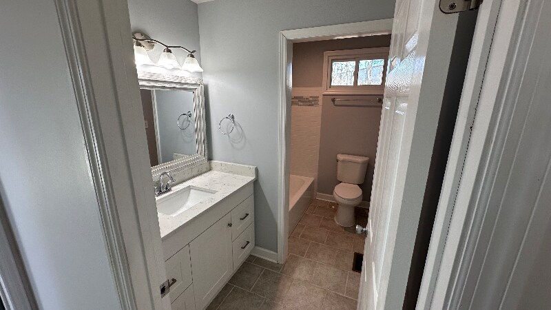 Building Photo - 3260 Hinkle Dr