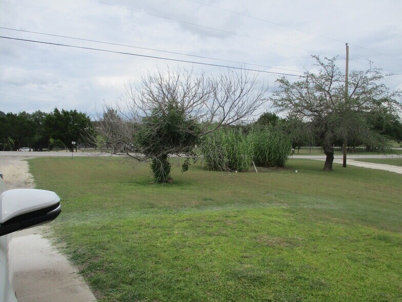 Building Photo - 163 Armadillo Ln