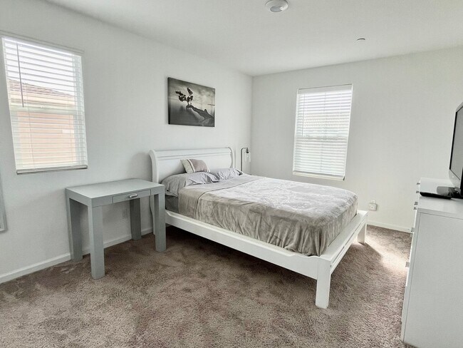 Building Photo - 4 Bedroom Single Family Home in Elk Grove