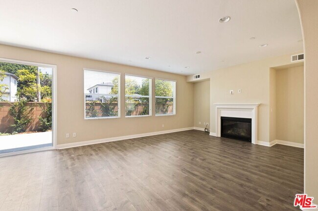 Building Photo - 5929 Spelthorne Ln