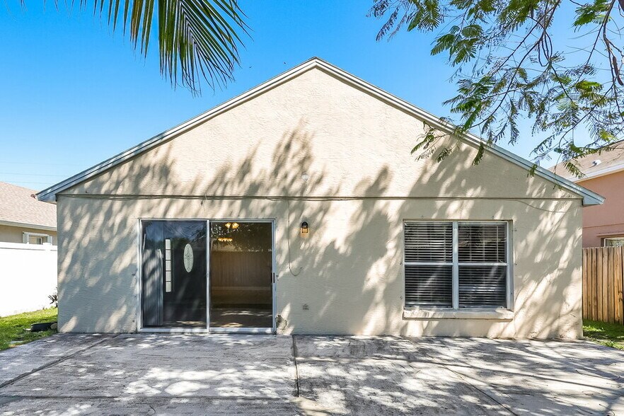 Building Photo - 2126 Jessa Dr