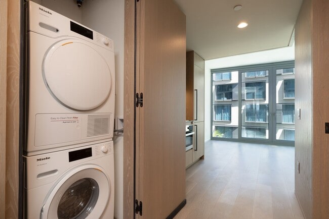 Building Photo - New Koula STUDIO