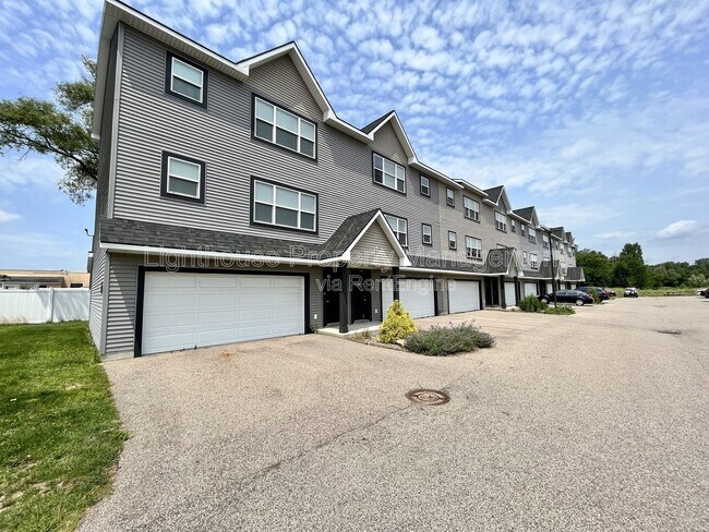 Building Photo - 303 Baldwin St