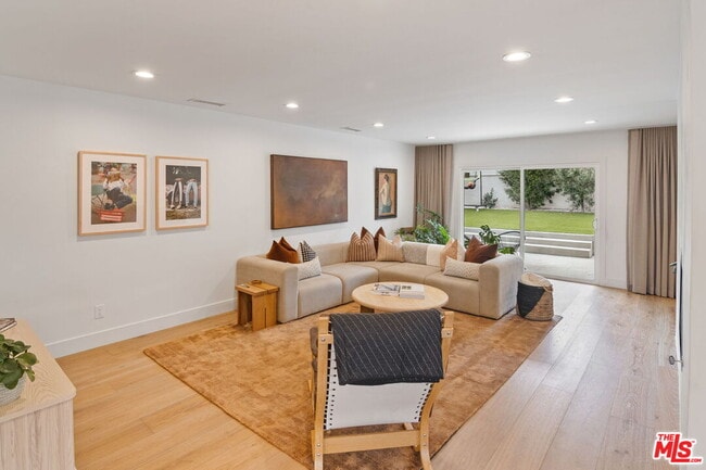 Building Photo - 5664 Coliseum St