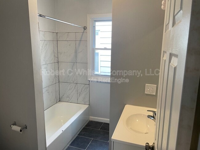 Building Photo - 689 Winchester Ave