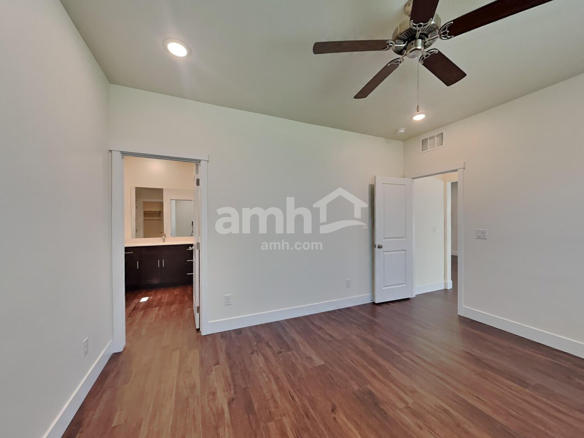 Building Photo - 1546 N Alderleaf Ave