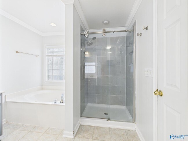 Building Photo - 122 Bellingham Dr