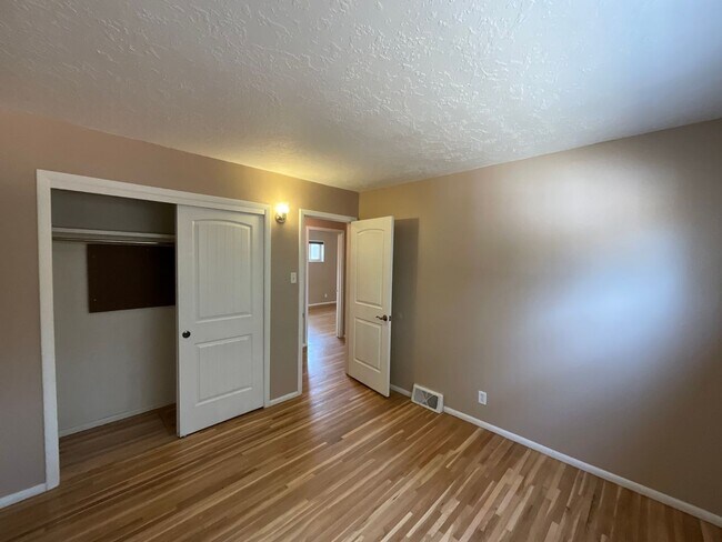 Building Photo - 4 Bedroom Single Story Home Available Near...
