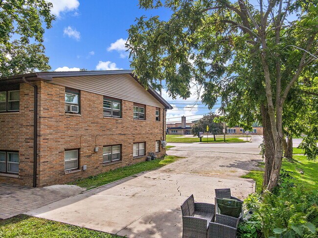 Building Photo - 104 High Ave