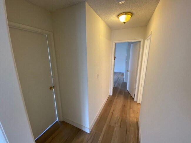 Interior Photo - hug354