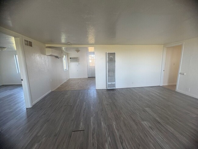 Building Photo - Move In Special 1/2 off 1st month