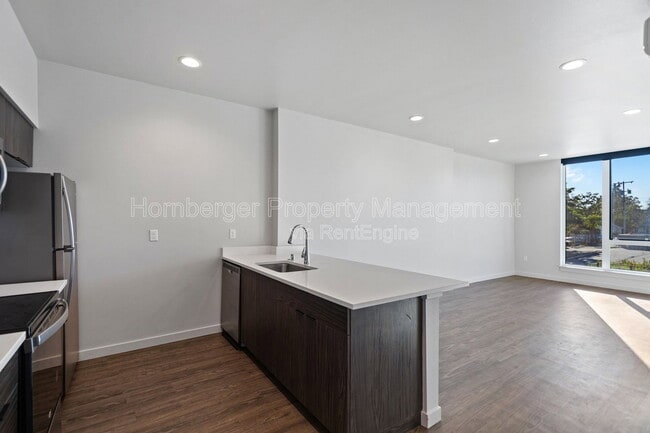 Building Photo - 1860 N Hamilton St