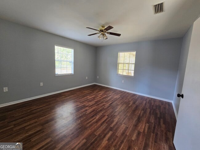 Building Photo - 105 Doris St