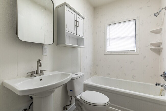 Building Photo - 515 N 15th St