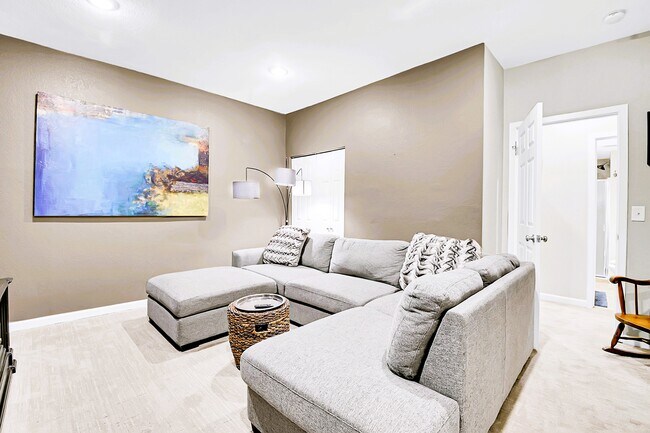 Building Photo - 30573 Sun Creek Dr