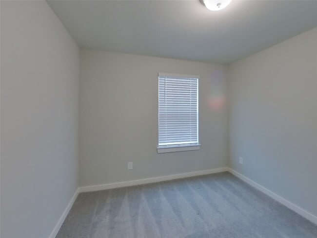 Building Photo - 9835 Willow Creek Commerce Dr