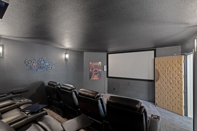 Building Photo - 2882 S Palmer Dr