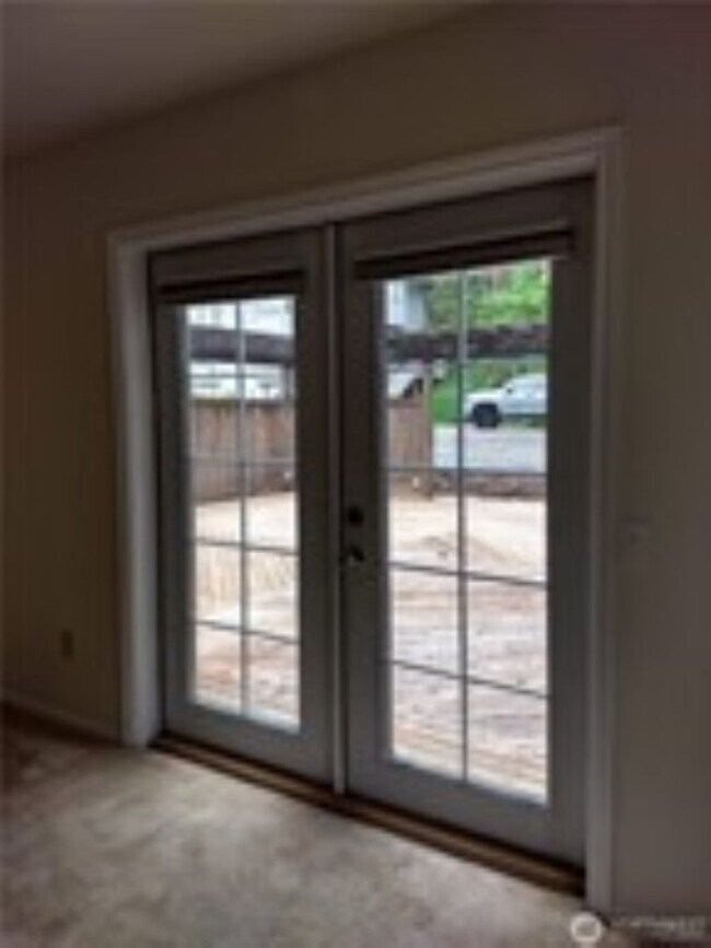 Building Photo - 285 SE Croston Ln