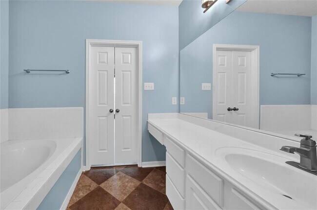 Building Photo - 4406 Park Trail Ln