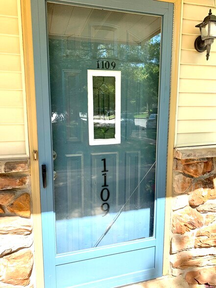 Building Photo - 1109 Foxmeadow Dr