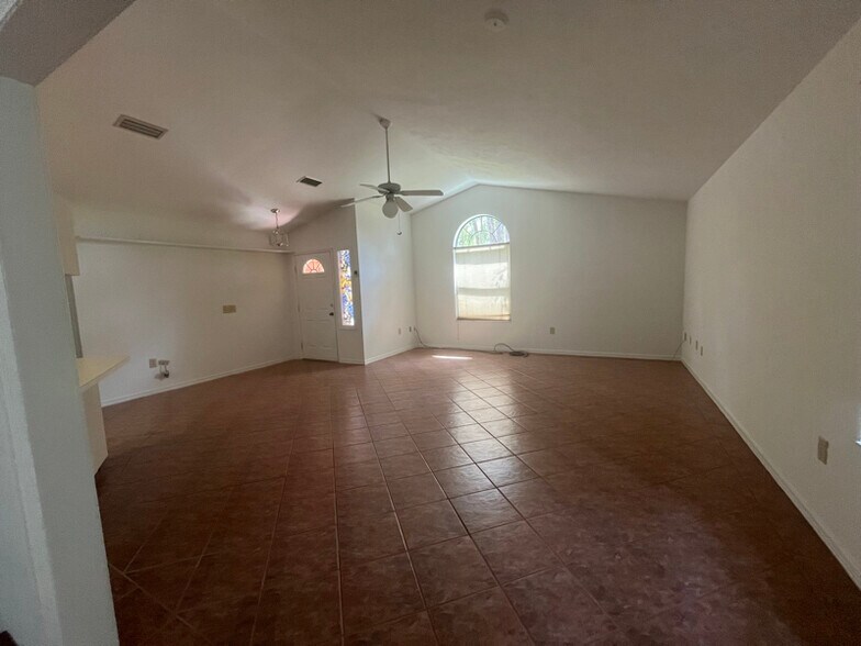 Building Photo - 17026 Southside Ct