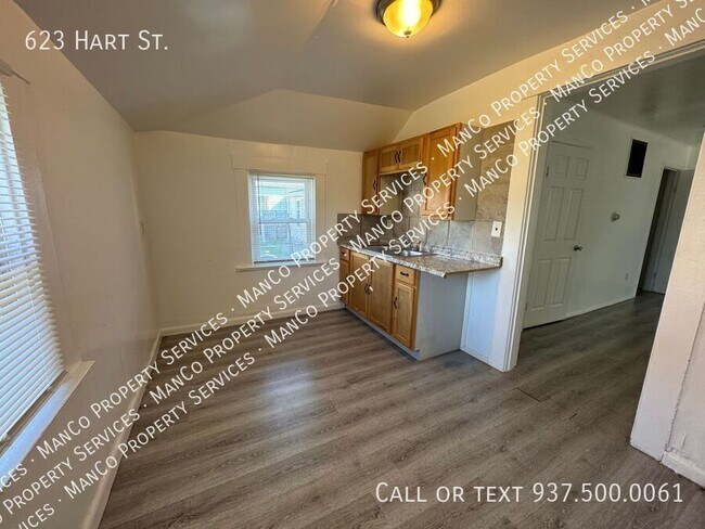 Building Photo - 623 Hart St