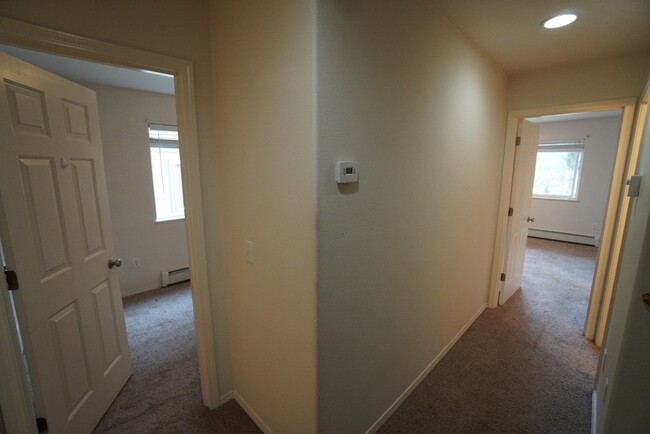 Building Photo - 3 Bedroom Eagle River Duplex!