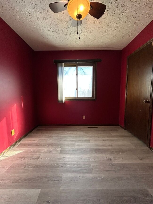 Building Photo - Spacious 3-Bedroom, 1-Bath Home with Garage & Basement in La Vista