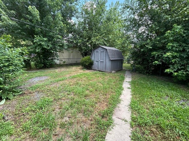 Building Photo - 821 N Bradley Ave