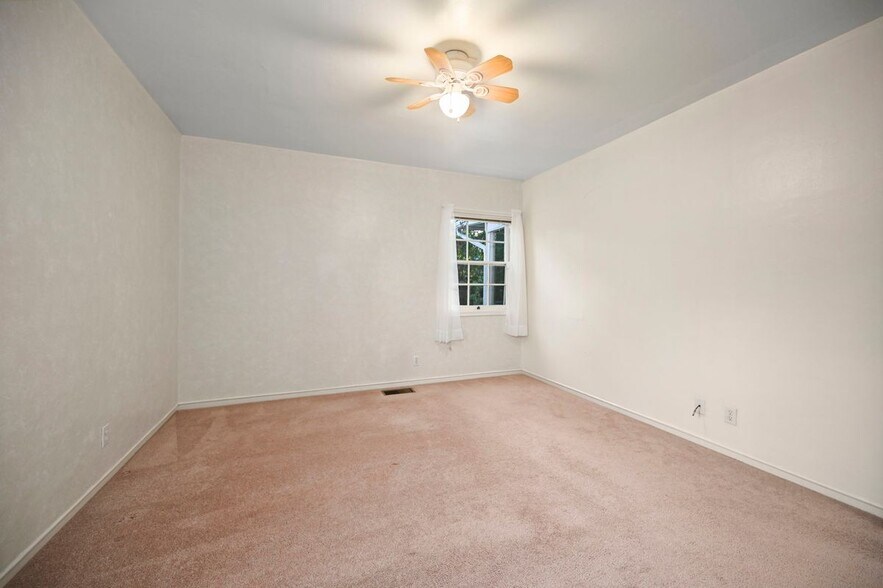 Building Photo - 4055 Marianne Dr