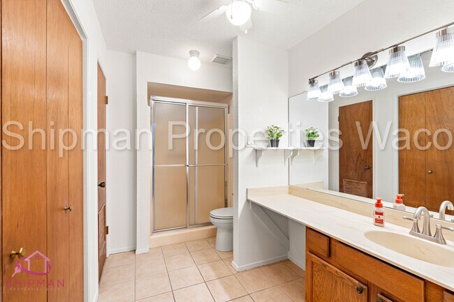 Building Photo - 1303 Chapel Creek Rd