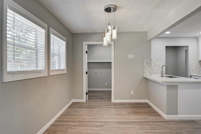 Building Photo - 7906 Hammerly Blvd