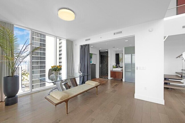 Building Photo - 1040 Biscayne Blvd