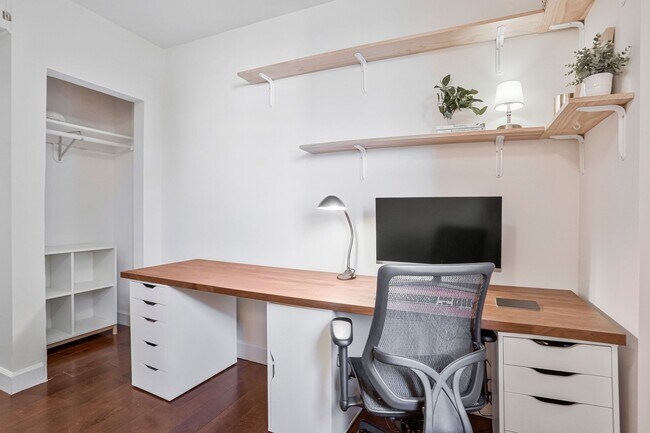 Building Photo - Kalorama Apartment – Renovated One-Bedroom with Private Balcony