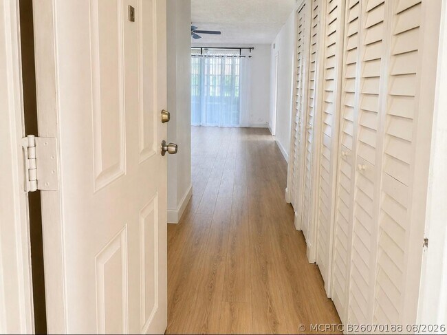 Building Photo - 2851 Somerset Dr
