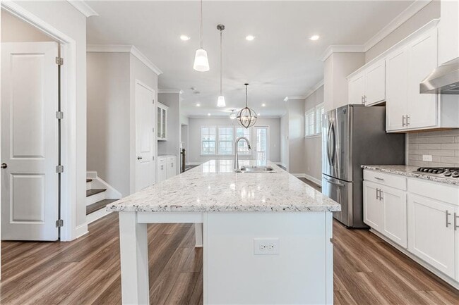 Building Photo - 5051 Pinckney Ln