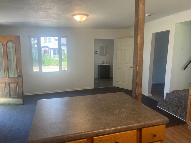 Building Photo - Small town living!