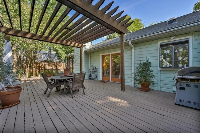 Building Photo - 4006 Lewis Ln
