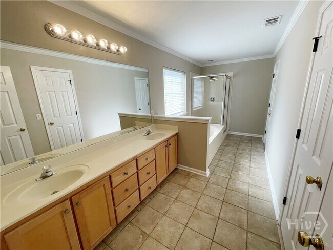 Building Photo - 322 Laurel Hill Cir