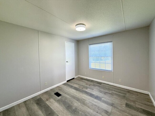 Building Photo - 560 Jimmy Johnston Rd